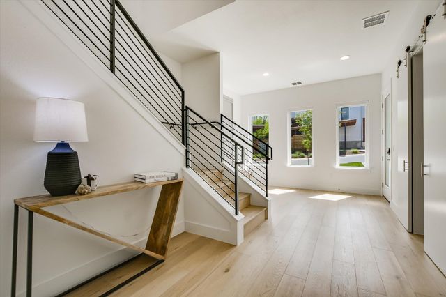 900 S 2nd ST 6, Austin, TX 78704