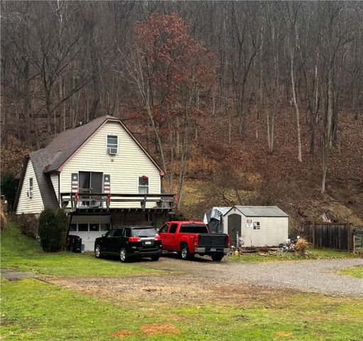 819 Howes Run Rd, Fawn Twp, PA 15084