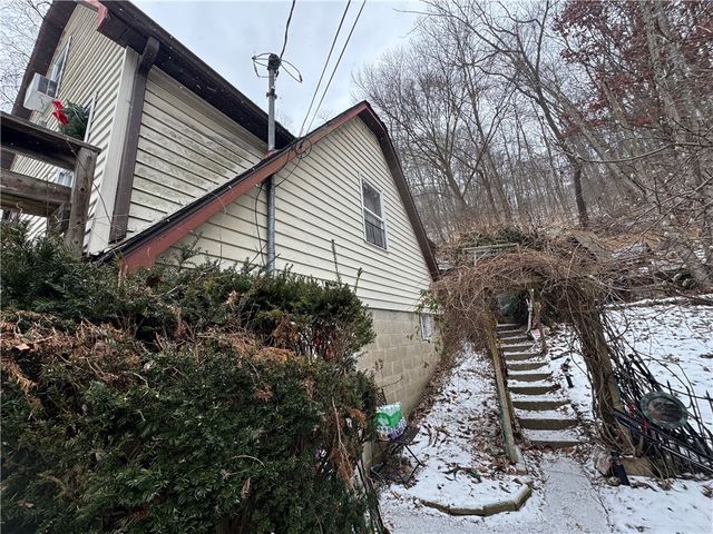 819 Howes Run Rd, Fawn Twp, PA 15084