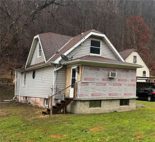 819 Howes Run Rd, Fawn Twp, PA 15084
