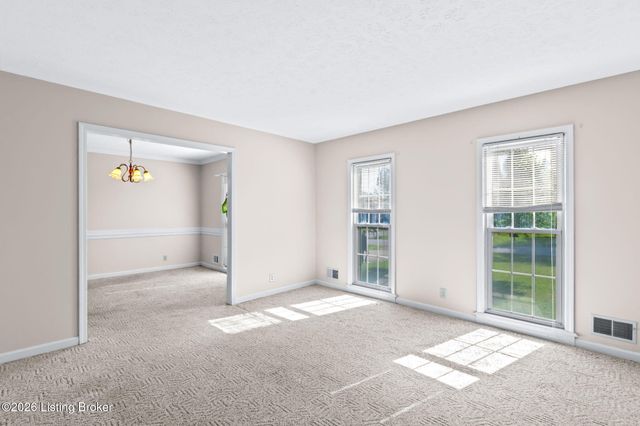 4908 Jerry Dr, Shepherdsville, KY 40165