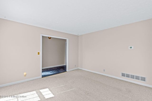 4908 Jerry Dr, Shepherdsville, KY 40165