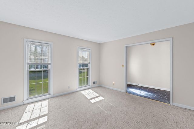 4908 Jerry Dr, Shepherdsville, KY 40165