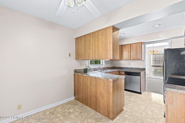 4908 Jerry Dr, Shepherdsville, KY 40165