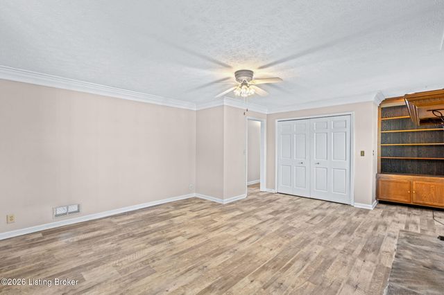 4908 Jerry Dr, Shepherdsville, KY 40165