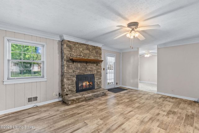 4908 Jerry Dr, Shepherdsville, KY 40165