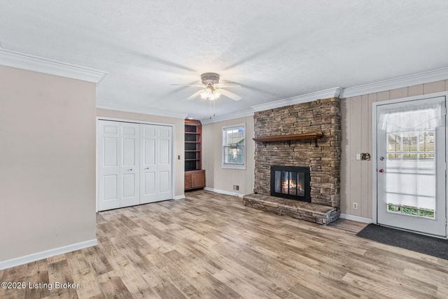 4908 Jerry Dr, Shepherdsville, KY 40165