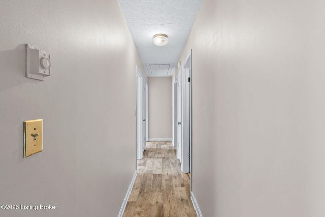 4908 Jerry Dr, Shepherdsville, KY 40165