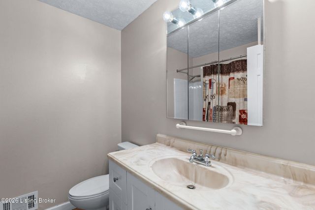 4908 Jerry Dr, Shepherdsville, KY 40165