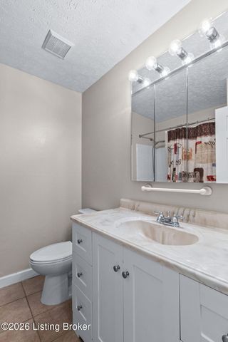 4908 Jerry Dr, Shepherdsville, KY 40165