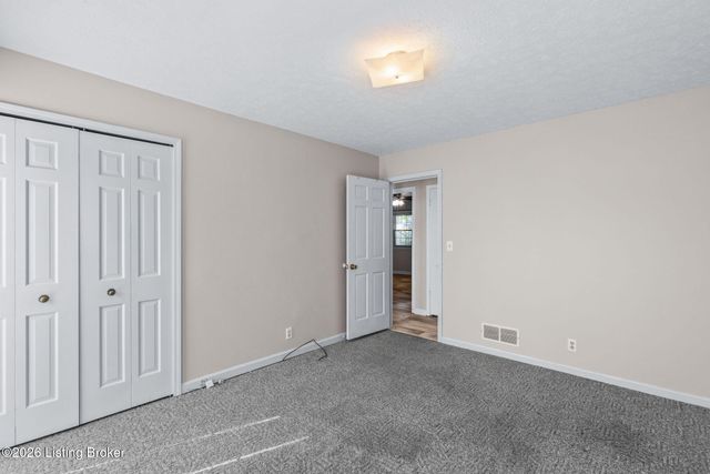 4908 Jerry Dr, Shepherdsville, KY 40165