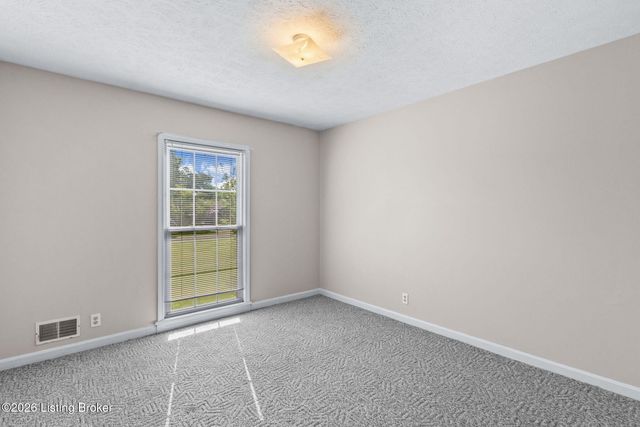 4908 Jerry Dr, Shepherdsville, KY 40165