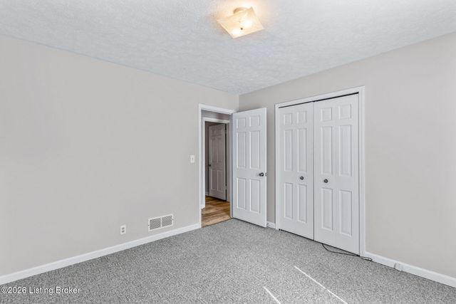 4908 Jerry Dr, Shepherdsville, KY 40165