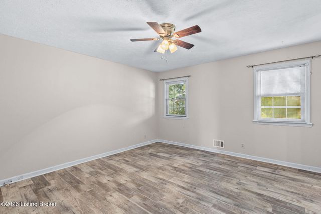 4908 Jerry Dr, Shepherdsville, KY 40165