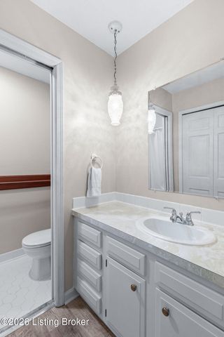 4908 Jerry Dr, Shepherdsville, KY 40165