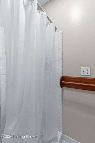 4908 Jerry Dr, Shepherdsville, KY 40165