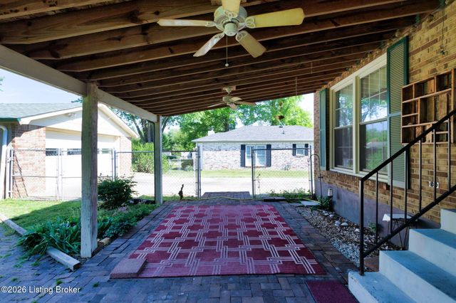 4908 Jerry Dr, Shepherdsville, KY 40165