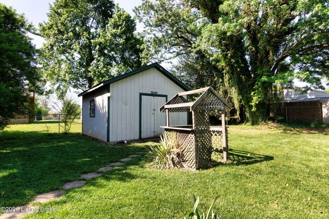 4908 Jerry Dr, Shepherdsville, KY 40165