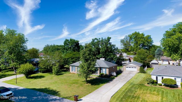 4908 Jerry Dr, Shepherdsville, KY 40165