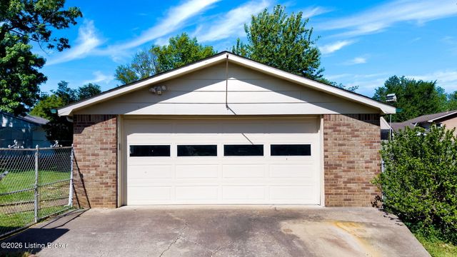 4908 Jerry Dr, Shepherdsville, KY 40165