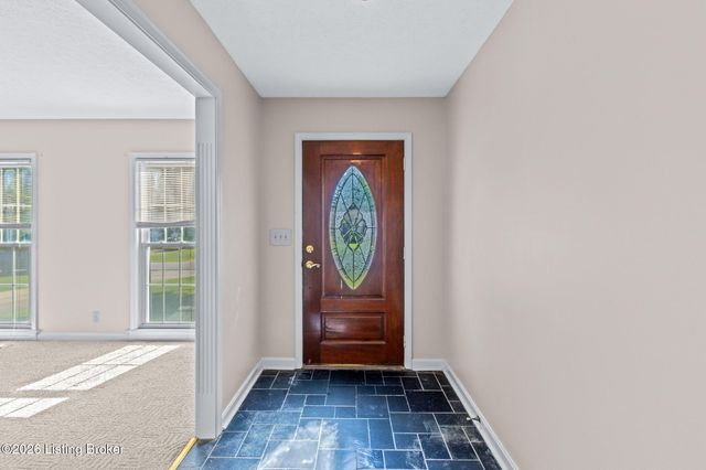 4908 Jerry Dr, Shepherdsville, KY 40165