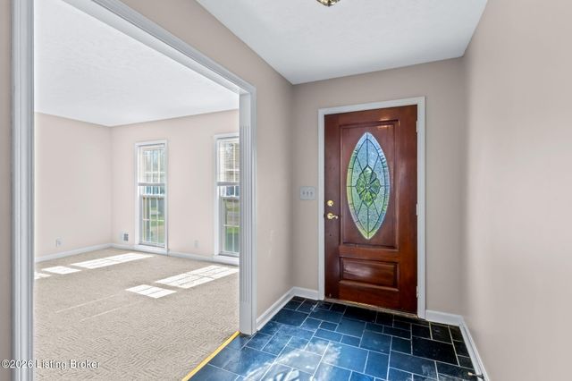 4908 Jerry Dr, Shepherdsville, KY 40165