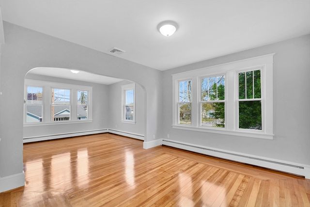 157 Sunnymeade Ave, Chicopee, MA 01020