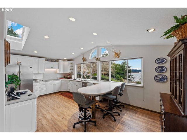 93961 BRIDGE VIEW Ln, North Bend, OR 97459