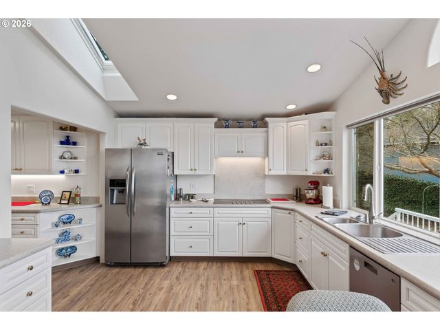 93961 BRIDGE VIEW Ln, North Bend, OR 97459