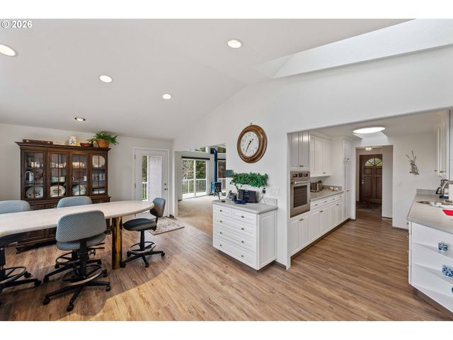 93961 BRIDGE VIEW Ln, North Bend, OR 97459