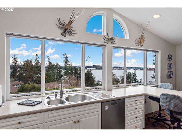 93961 BRIDGE VIEW Ln, North Bend, OR 97459