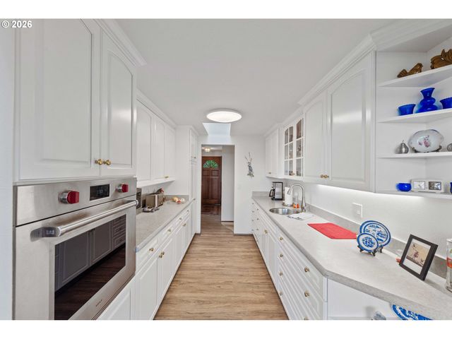 93961 BRIDGE VIEW Ln, North Bend, OR 97459