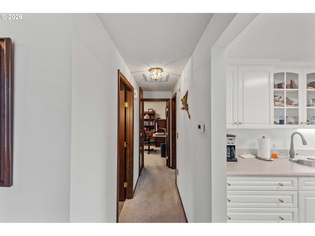 93961 BRIDGE VIEW Ln, North Bend, OR 97459