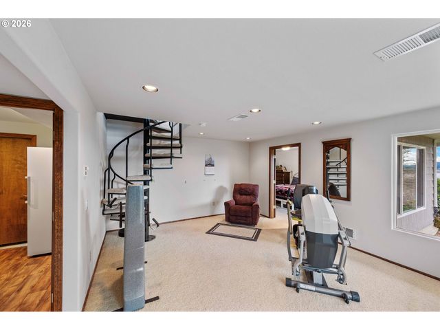 93961 BRIDGE VIEW Ln, North Bend, OR 97459