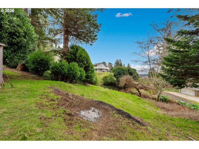 93961 BRIDGE VIEW Ln, North Bend, OR 97459