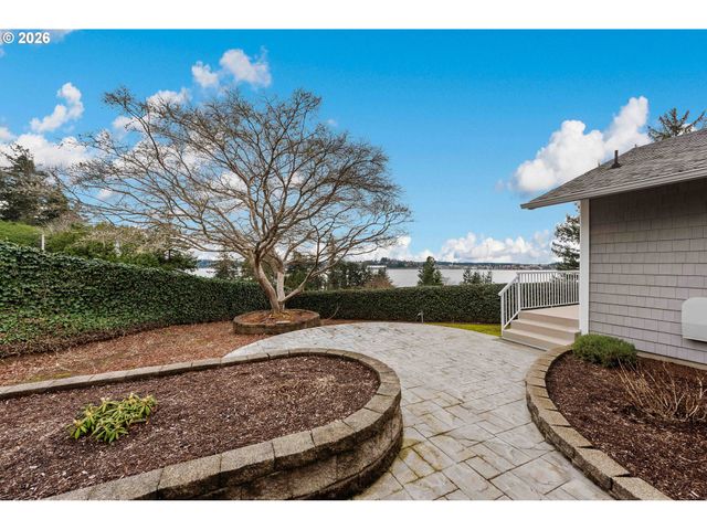 93961 BRIDGE VIEW Ln, North Bend, OR 97459