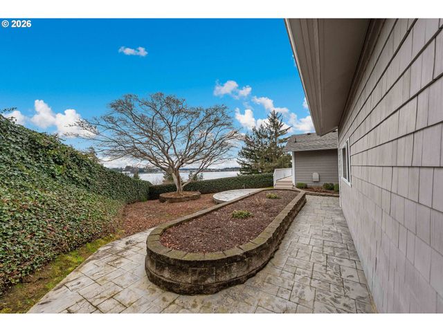 93961 BRIDGE VIEW Ln, North Bend, OR 97459