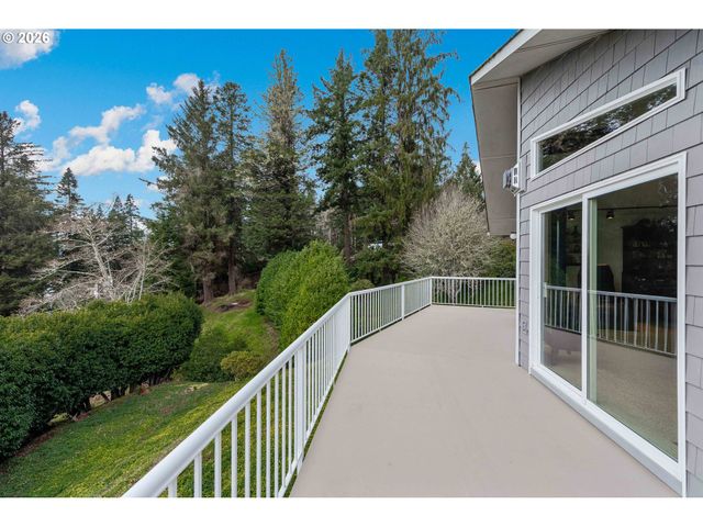 93961 BRIDGE VIEW Ln, North Bend, OR 97459