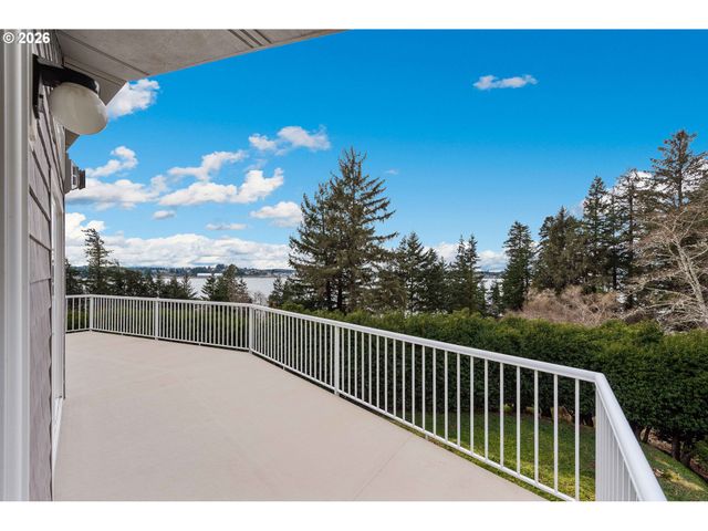 93961 BRIDGE VIEW Ln, North Bend, OR 97459