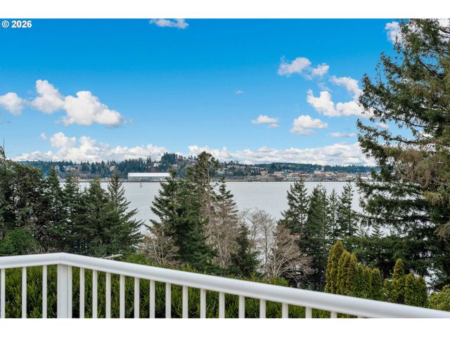93961 BRIDGE VIEW Ln, North Bend, OR 97459