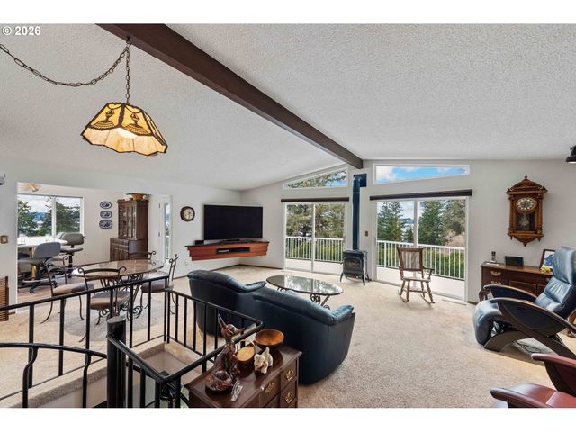 93961 BRIDGE VIEW Ln, North Bend, OR 97459