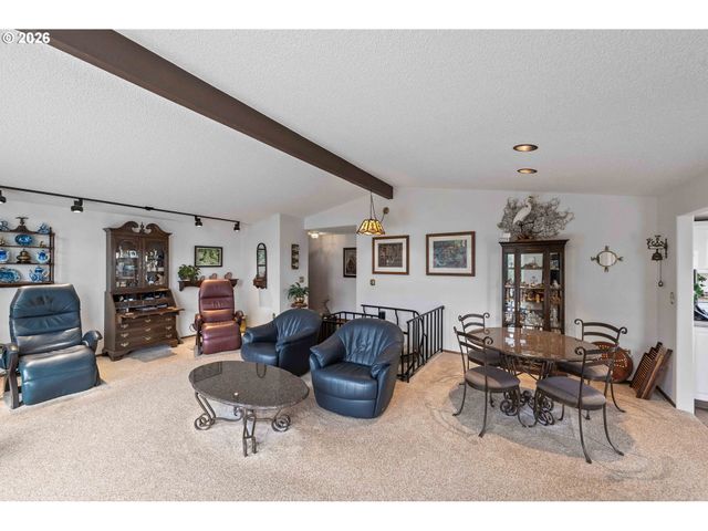 93961 BRIDGE VIEW Ln, North Bend, OR 97459