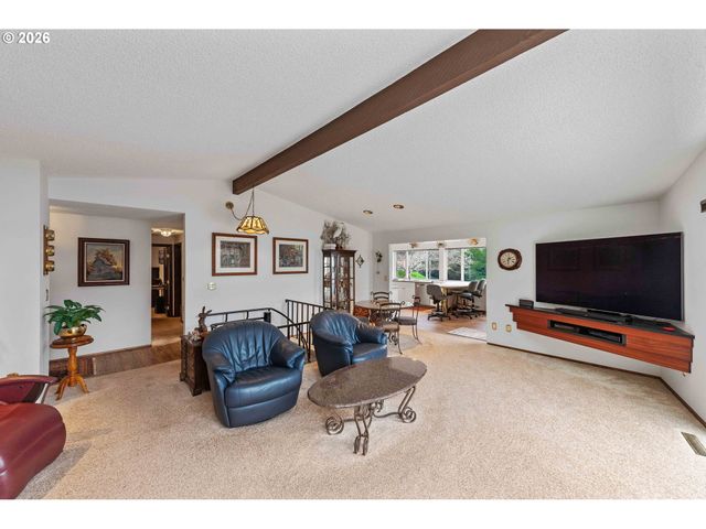 93961 BRIDGE VIEW Ln, North Bend, OR 97459