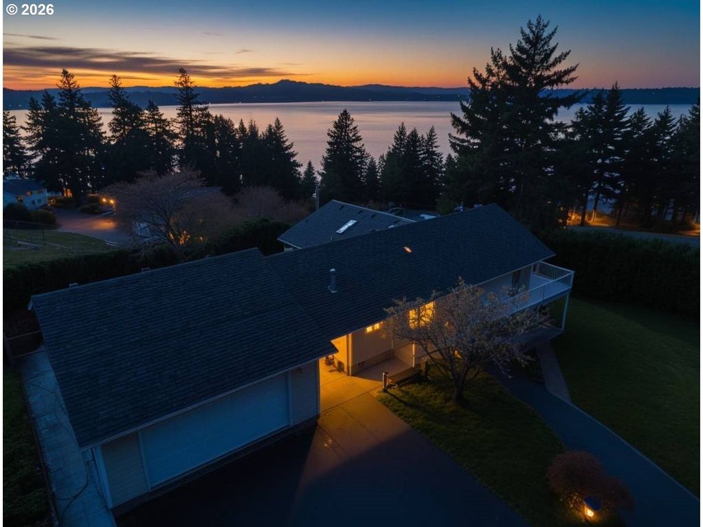 93961 BRIDGE VIEW Ln, North Bend, OR 97459