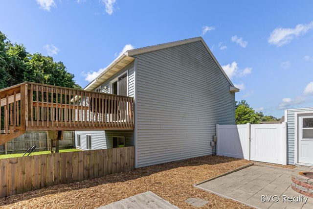 15448 Meadowlark Drive, Grand Haven, MI 49417