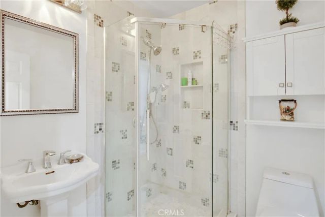 25142 Walnut St., Newhall, CA 91321