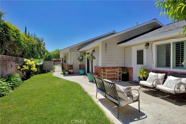 25142 Walnut St., Newhall, CA 91321