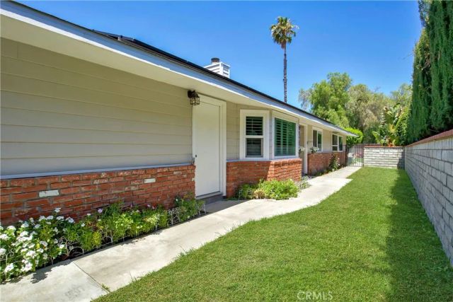 25142 Walnut St., Newhall, CA 91321