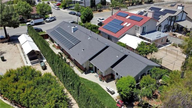 25142 Walnut St., Newhall, CA 91321