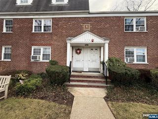275 Grand Avenue 15B, Englewood, NJ 07631